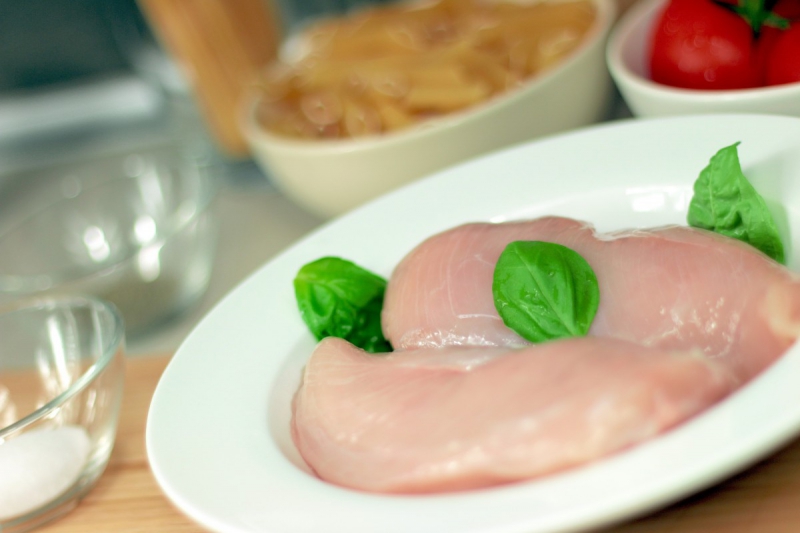 boucherie-SEILLANS-min_turkey_hen_meat_raw_pink_chicken_ingredient_cooking_uncooked-1087266